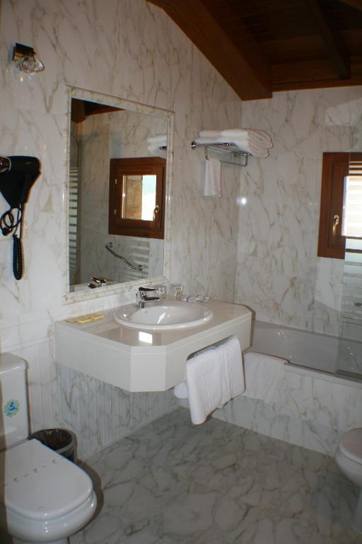Hotel Valle Las Luinas Soto de Luiña Quarto foto